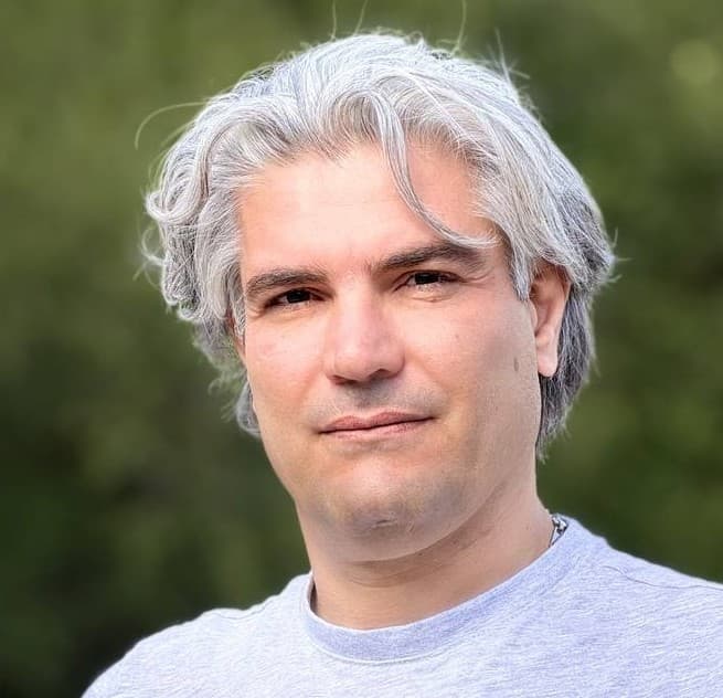 علی پای برجای